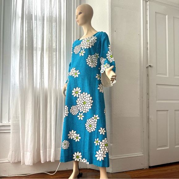 Vintage 1970s Polynesian Bazaar blue & white floral maxi dress w bell sleeves - Picture 3 of 4